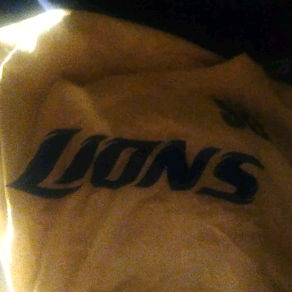 Men's lions shirt